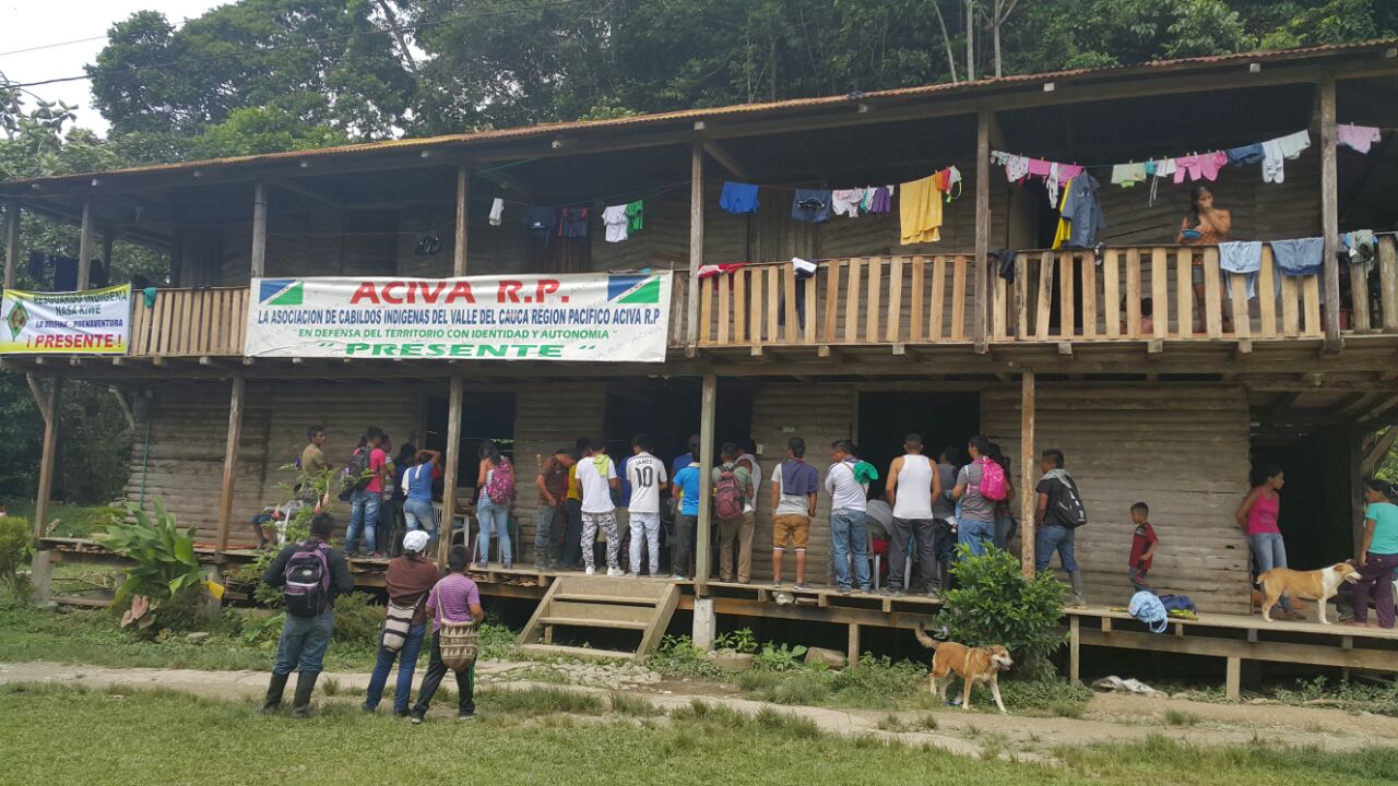600 Indígenas de la zona rural de Buenaventura bloquean via Cali-Buenaventura