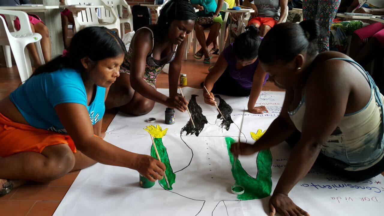 Entre cantos y sonrisas mujeres construyen paz
