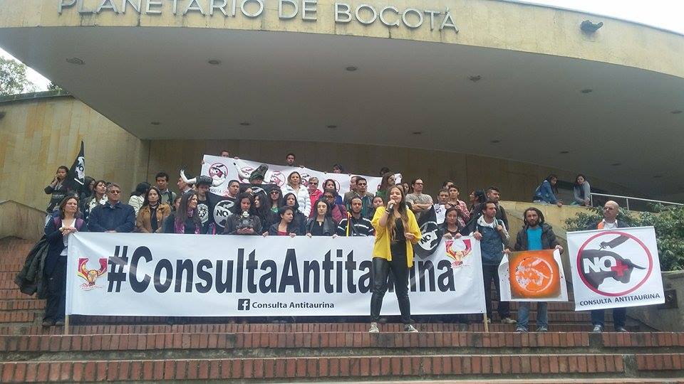 Inicia campaña por el NO a tortura animal en la Plaza la Santamaría