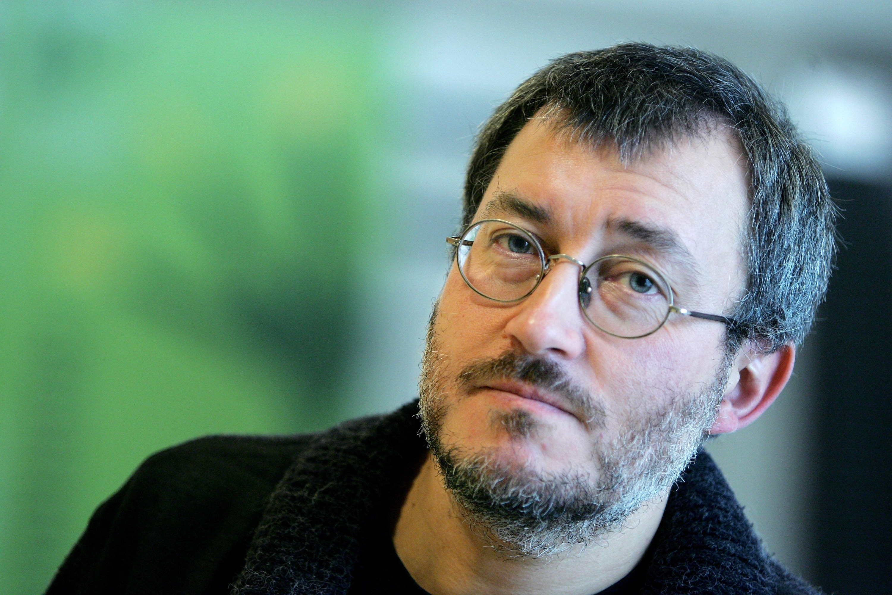 Según Jorge Riechmann para salvar el planeta debemos...