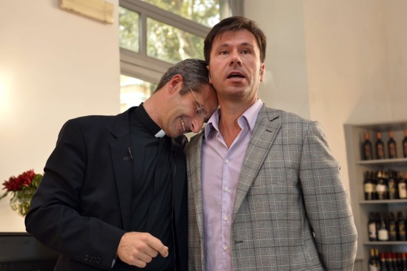 Monseñor Krzysztof Charamsa se declara homosexual