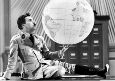 130 años del nacimiento de Chaplin y el mundo sigue en guerra
