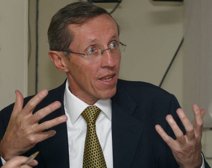 Revisión de indultos al M-19 no se puede decidir de forma unilateral: Navarro Wolff