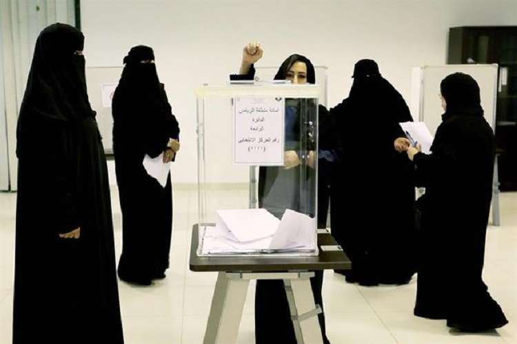 Por primera vez las mujeres votaron en Arabia Saudi