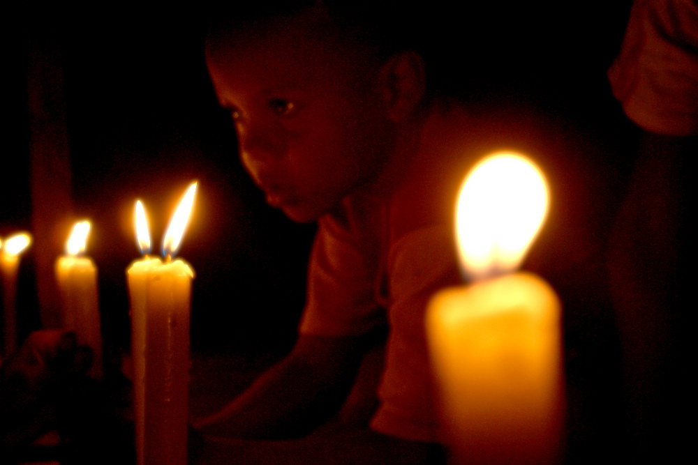 Una vela por la paz con justicia social en Colombia