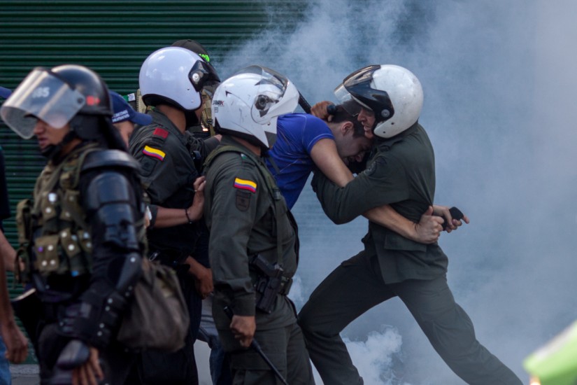 Durante jornada contra la brutalidad policial joven es detenido y golpeado por policías