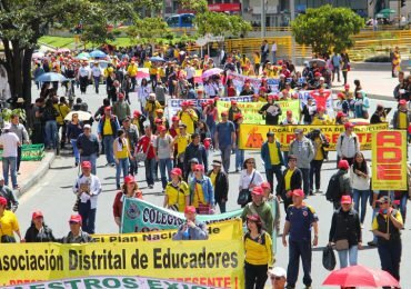 Educadores marchan en Bogotá en contra de privatización de la educación