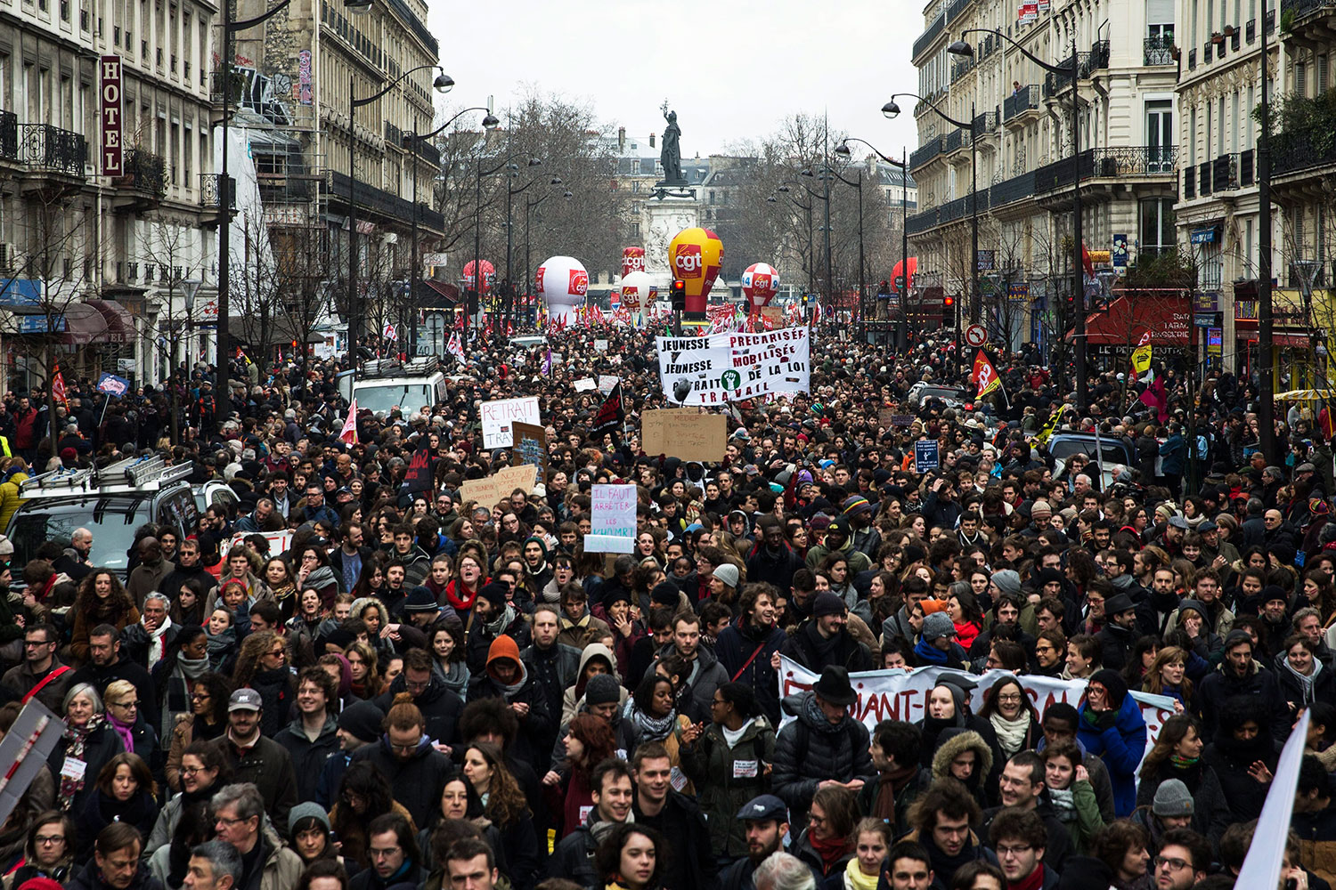 Pese a oposici&oacute;n ciudadana, Asamblea Francesa aprueba por decreto reforma laboral