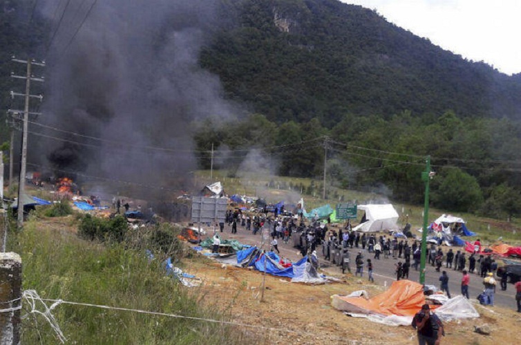 30 maestros detenidos en Michoacán, cientos de heridos y desaparecidos en Chiapas