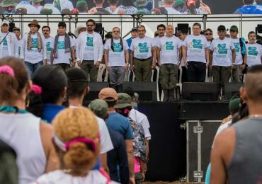 Dos discusiones internas en las FARC-EP de cara a la clausura de la X Conferencia