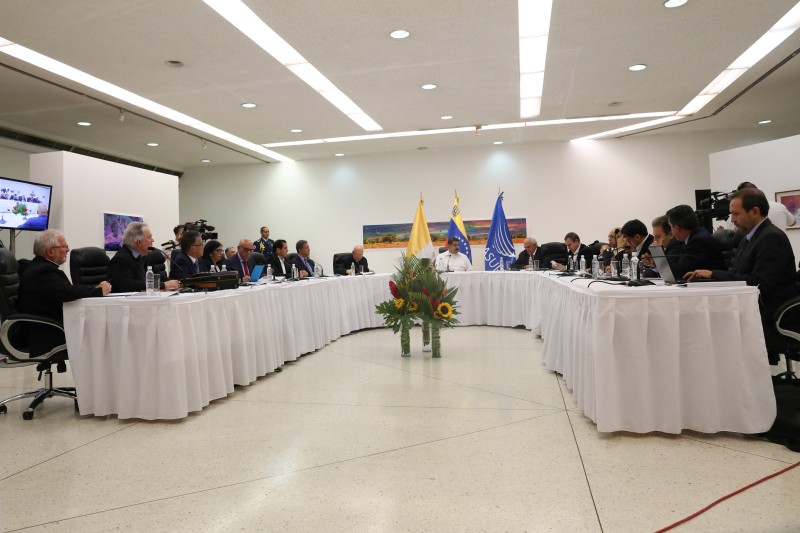 Continúa la tensión en Venezuela en medio de las conversaciones con la oposición