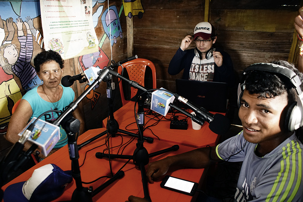 "Al aire" emisora comunitaria en Zona Humanitaria de Curvaradó