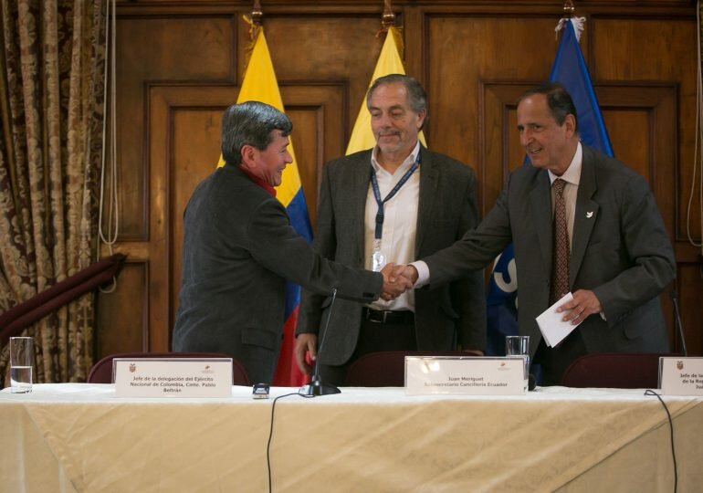 Paramilitarismo y secuestro los puntos álgidos de la mesa en Quito