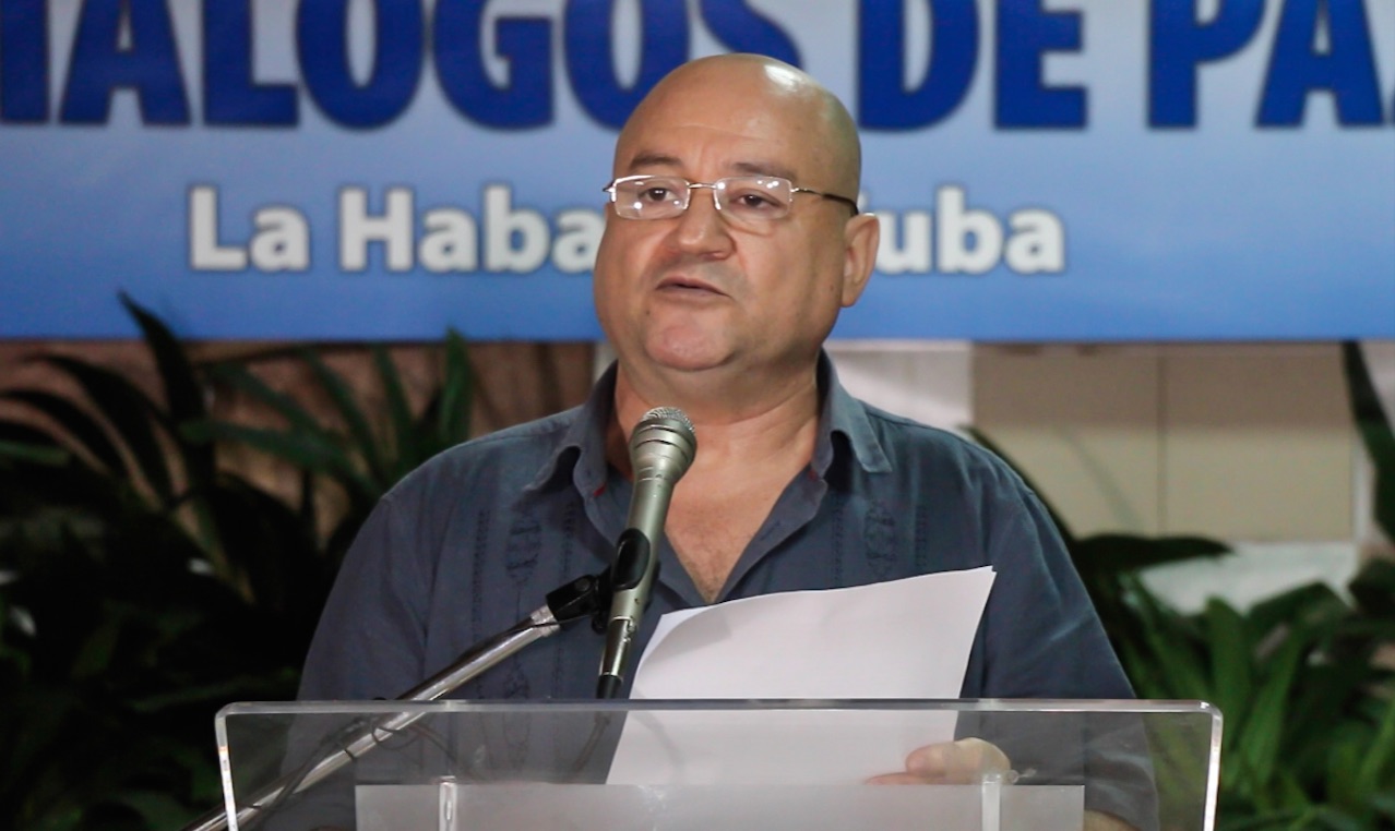 Armas de las FARC se van convirtiendo en homenaje y memoria: Carlos Lozada
