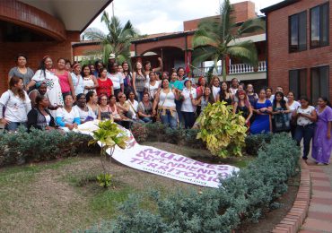 La participación de las mujeres: una clave para la construcción de paz con justicia social y ambiental