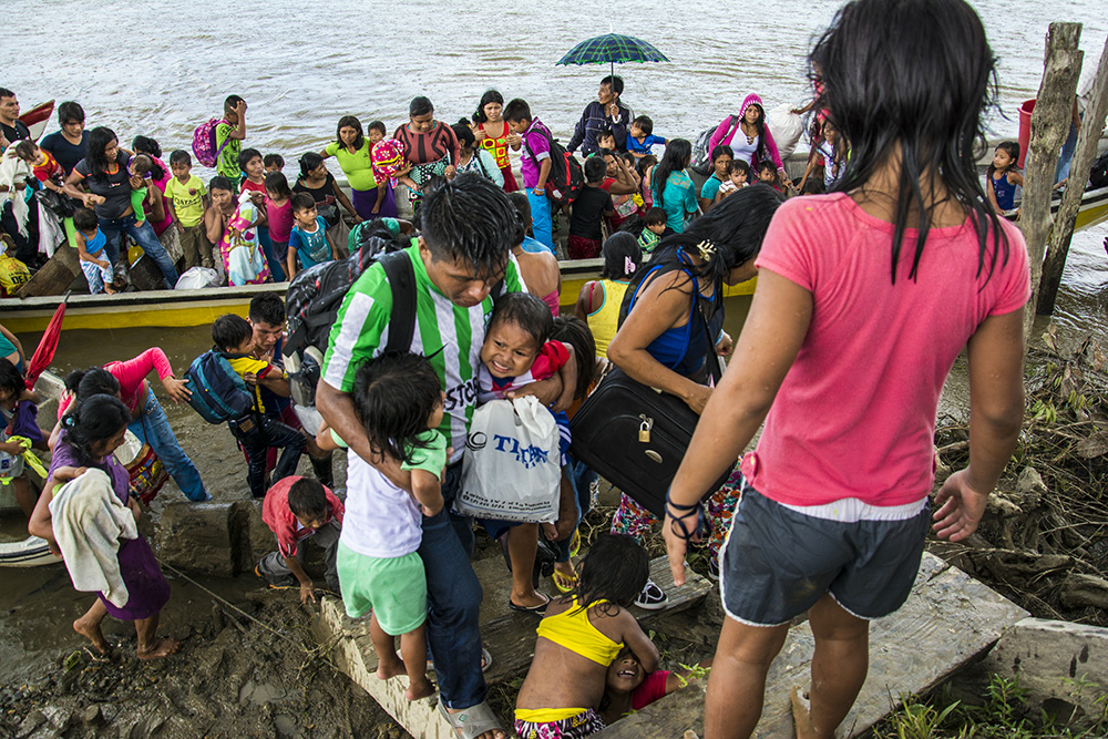 En riesgo 30 familias indígenas por enfrentamientos entre paramilitares y ELN