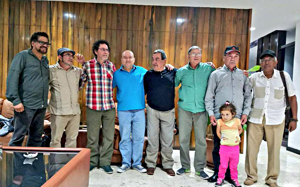 ELN y FARC le están apostando a la paz: Victor de Currea