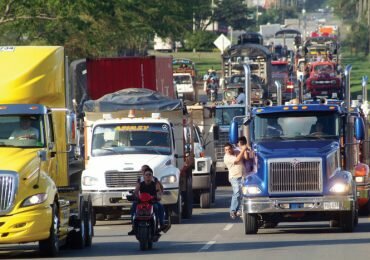 Camioneros se unen al paro de Buenaventura