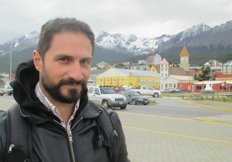El viaje de un escritor colombiano por suramérica en busca de poetas
