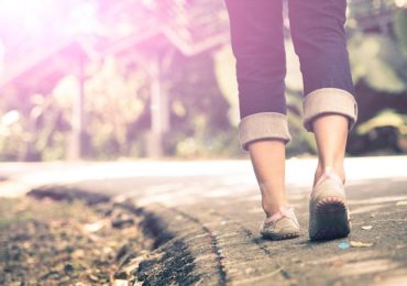 Mujeres caminando hacia la libertad