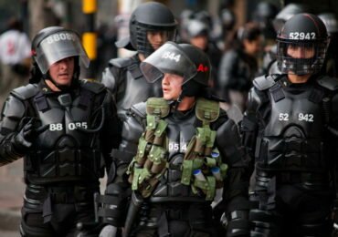 Unidades antidisturbios de países democráticos no pueden patear la constitución: Monedero