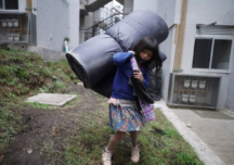 Desplazadas, desalojadas, golpeadas y sin techo permanecen 111 familias embera en Bogotá