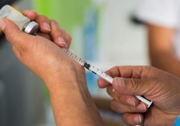 Las falsas promesas del gobierno en materia de vacunas