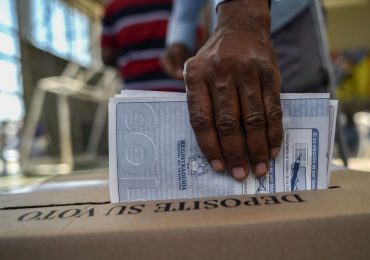 Por "peligro de quiebre institucional del Estado de Derecho" piden Misión de Observación Electoral en Colombia