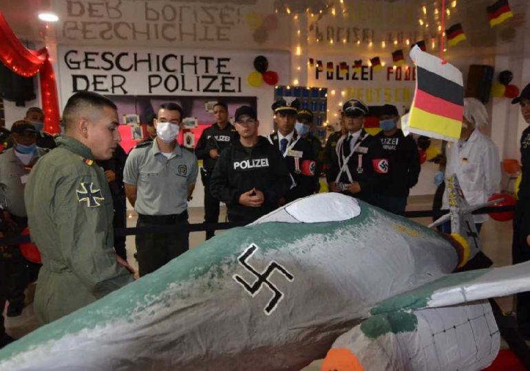 Policías colombianos que "celebraron" vestidos de nazis desatan polémica internacional