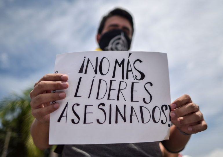 Líderes sociales y defensores de derechos humanos siguen en riesgo ante la situación de violencia persistente en Colombia