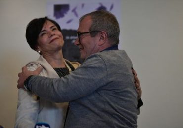 La Reconciliación sí es posible: El abrazo entre Bertha Fríes y Rodrigo Londoño