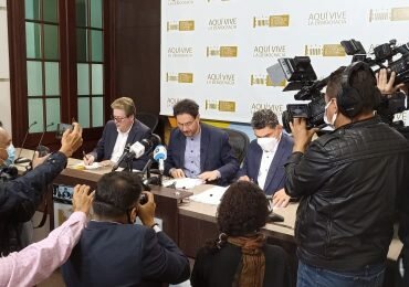 Quienes obstruyan la paz podrían ir a prisión: Iván Cepeda