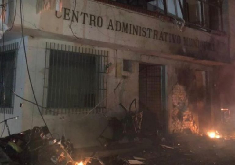 Continúa el terror en Cauca, detonaron artefacto explosivo en la Alcaldía de Argelia