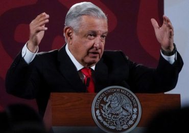 Andrés Manuel López Obrador, aseguró que Gustavo Petro enfrenta una guerra sucia y ruin