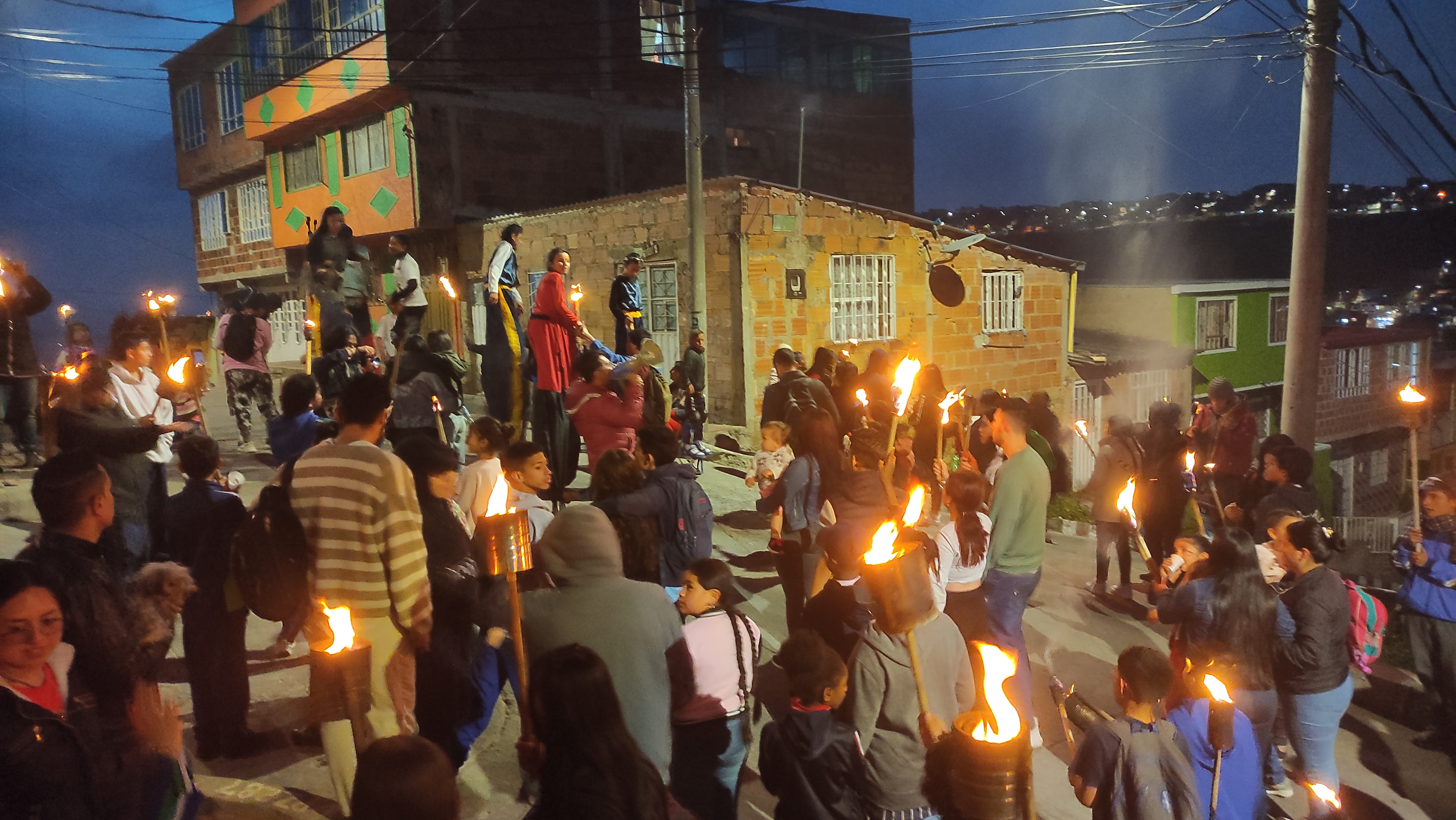 Marcha de antorchas en Ciudad Bolívar, conmemorando la memoria